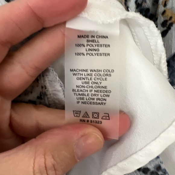 VINCE CAMUTO Snake Skin Print Balloon Sleeve Top - Size L - Picture 7 of 7